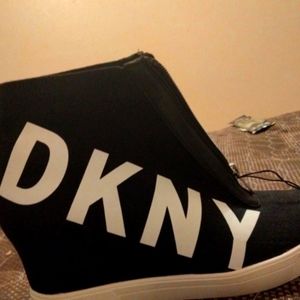 DKNY  FEMALE SHOES
